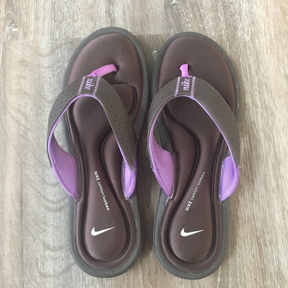 nike purple flip flops